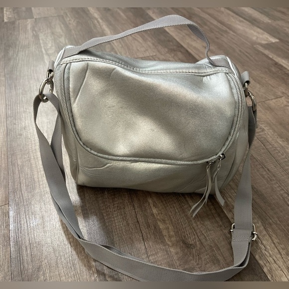 GO Cynthia Rowley silver metallic nylon camera bag bum purse Y2K 90s crossbody - Picture 1 of 8